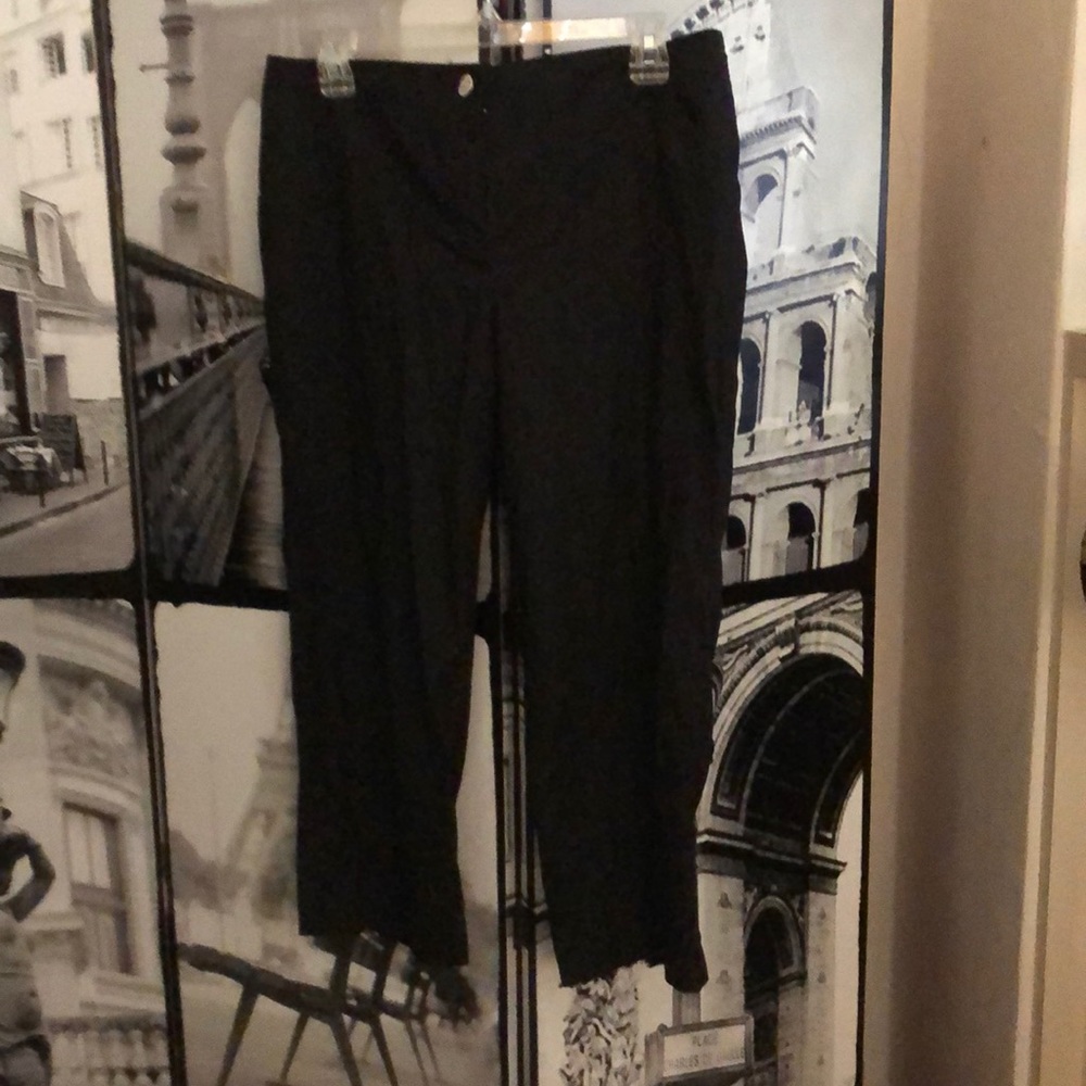 Black ankle pants. 100% cotton and breathable Sz 8
